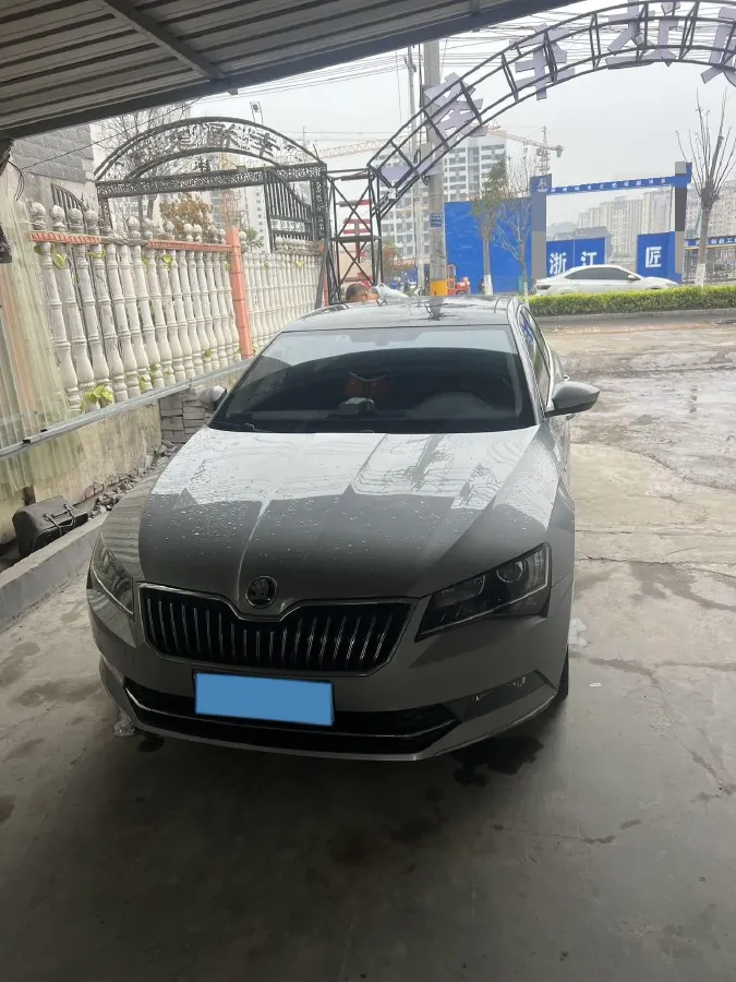 2018 Skoda Superb 1.8T 180HP L4 7DCT,autocango,china used car exporter,china ev exporter,chinese used car exporter,chinese used ev exporter