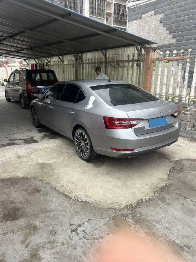 2018 Skoda Superb 1.8T 180HP L4 7DCT,autocango,china used car exporter,china ev exporter,chinese used car exporter,chinese used ev exporter
