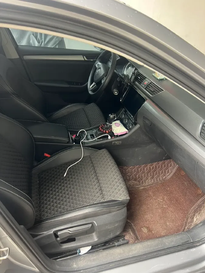 2018 Skoda Superb 1.8T 180HP L4 7DCT,autocango,china used car exporter,china ev exporter,chinese used car exporter,chinese used ev exporter