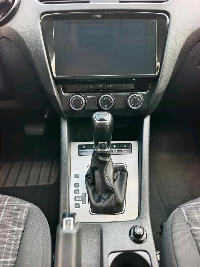 2019 Skoda Octavia 1.5L 116HP L4 6AT,autocango,china used car exporter,china ev exporter,chinese used car exporter,chinese used ev exporter