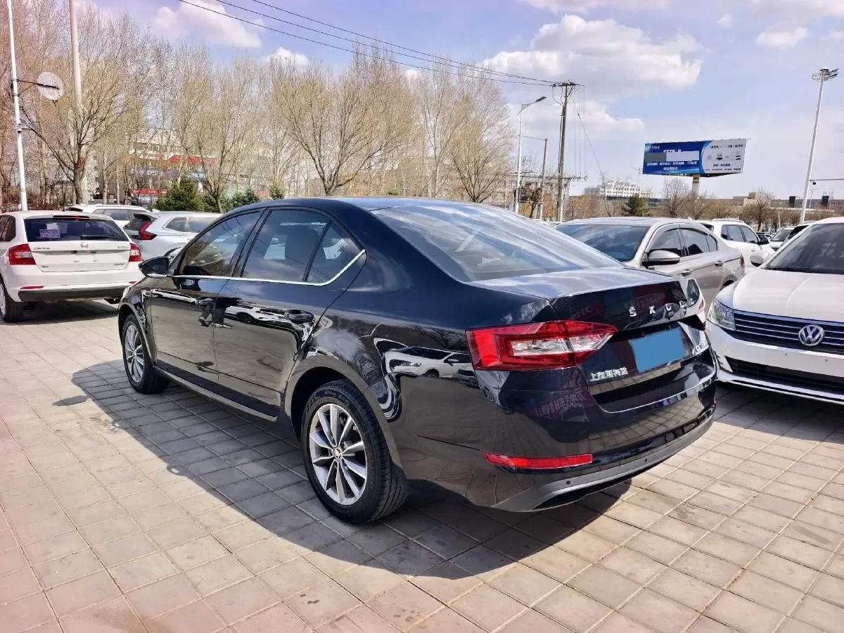 2019 Skoda Octavia 1.5L 116HP L4 6AT,autocango,china used car exporter,china ev exporter,chinese used car exporter,chinese used ev exporter