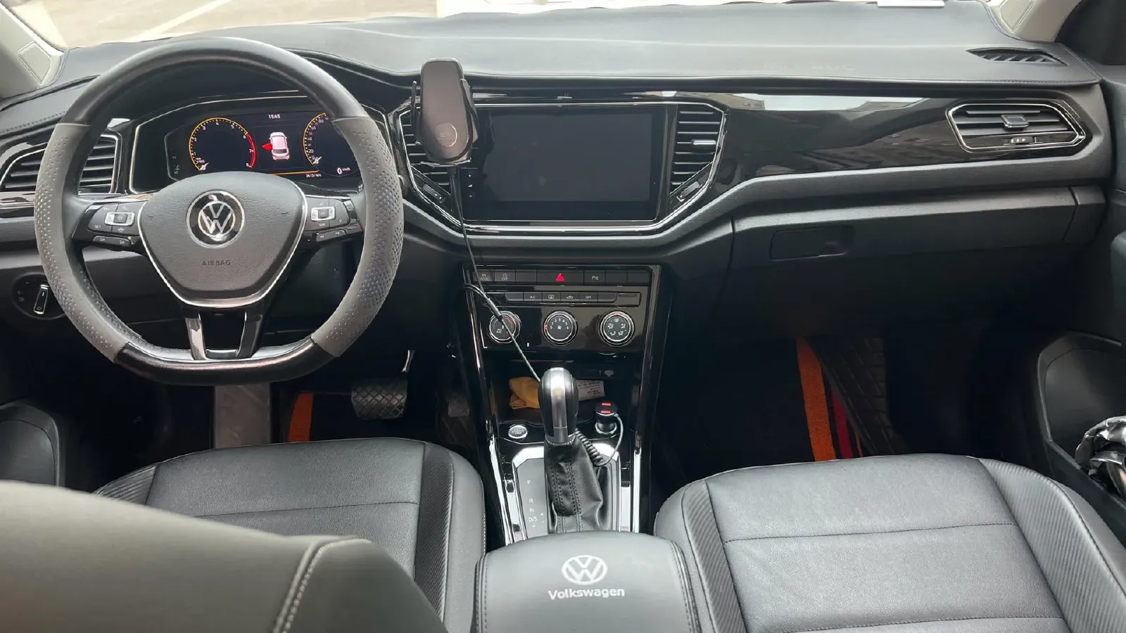 2022 Volkswagen T-Roc 1.4T 150HP L4 7DCT,autocango,china used car exporter,china ev exporter,chinese used car exporter,chinese used ev exporter