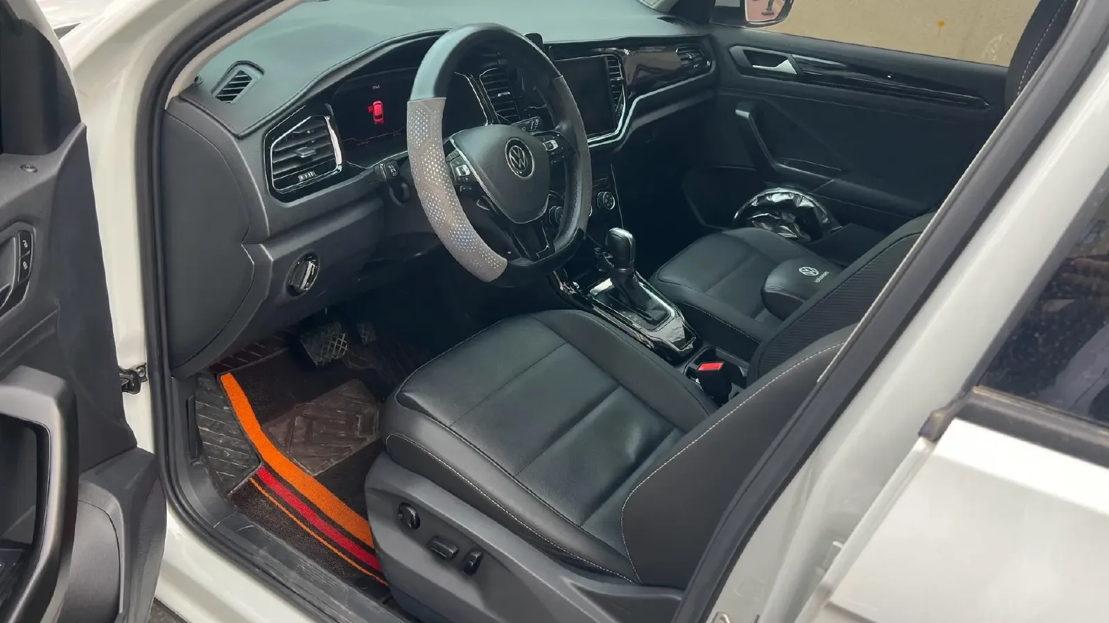 2022 Volkswagen T-Roc 1.4T 150HP L4 7DCT,autocango,china used car exporter,china ev exporter,chinese used car exporter,chinese used ev exporter