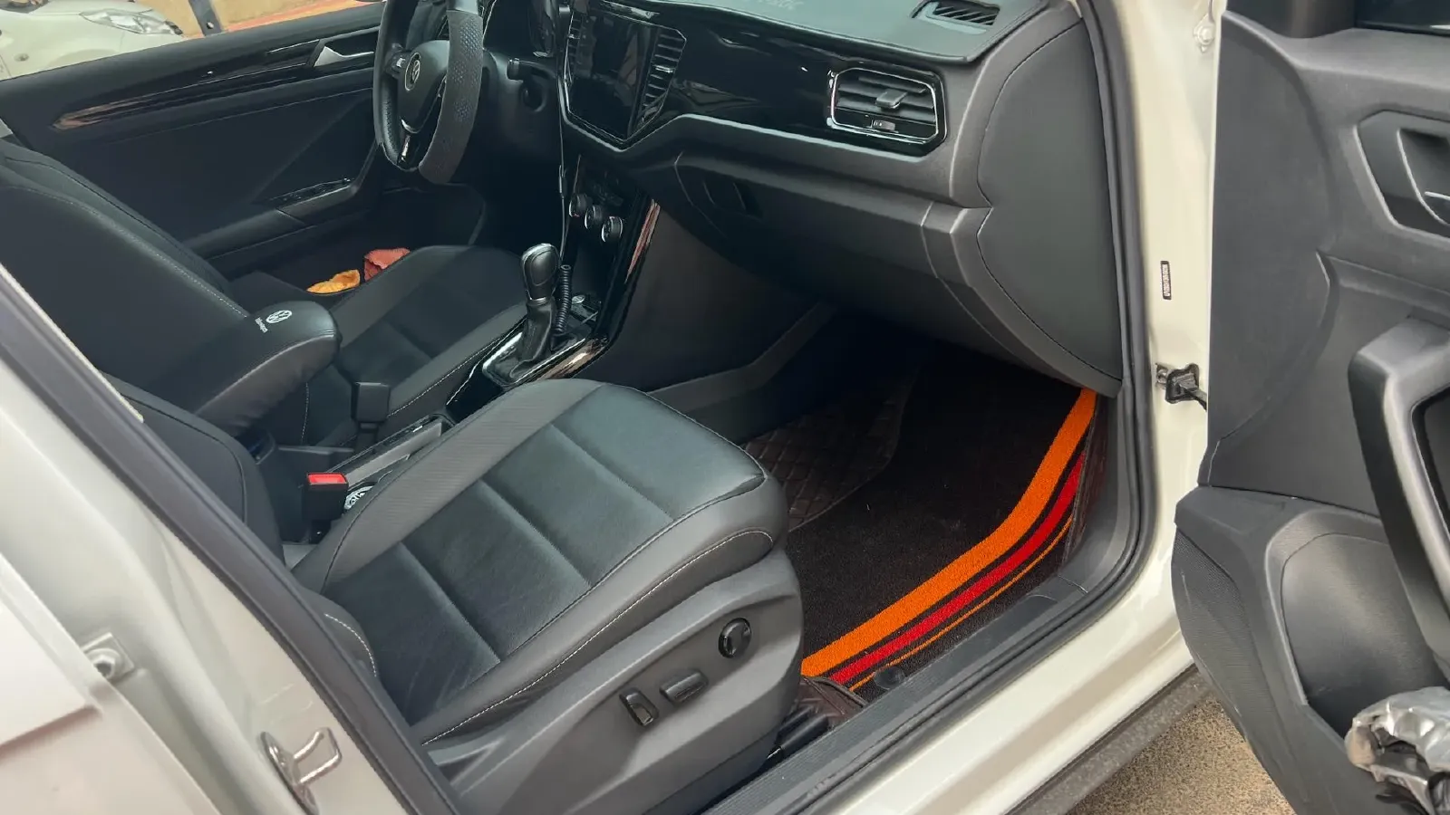 2022 Volkswagen T-Roc 1.4T 150HP L4 7DCT,autocango,china used car exporter,china ev exporter,chinese used car exporter,chinese used ev exporter