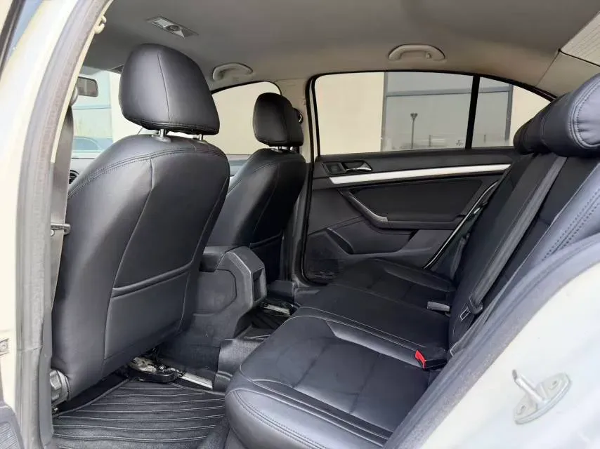 2017 Volkswagen Lavida 1.6L 110HP L4 6AT,autocango,china used car exporter,china ev exporter,chinese used car exporter,chinese used ev exporter