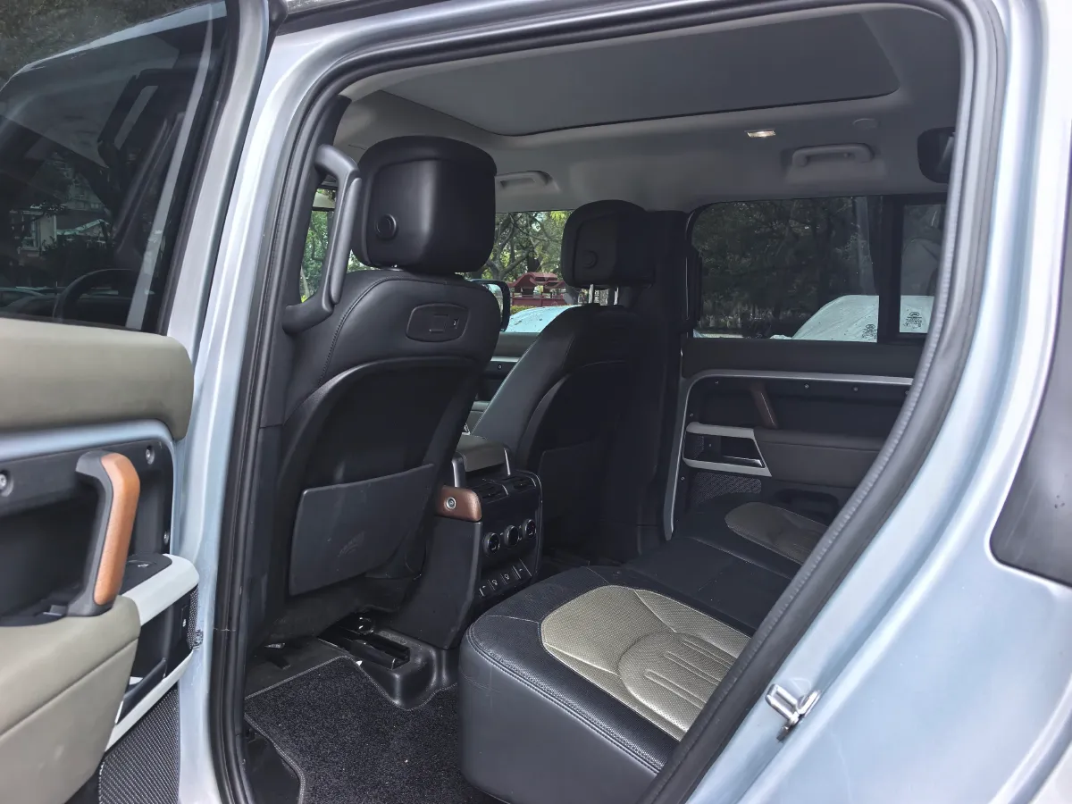 2022 Land Rover Defender 3.0T 400HP L6 8AT,autocango,china used car exporter,china ev exporter,chinese used car exporter,chinese used ev exporter