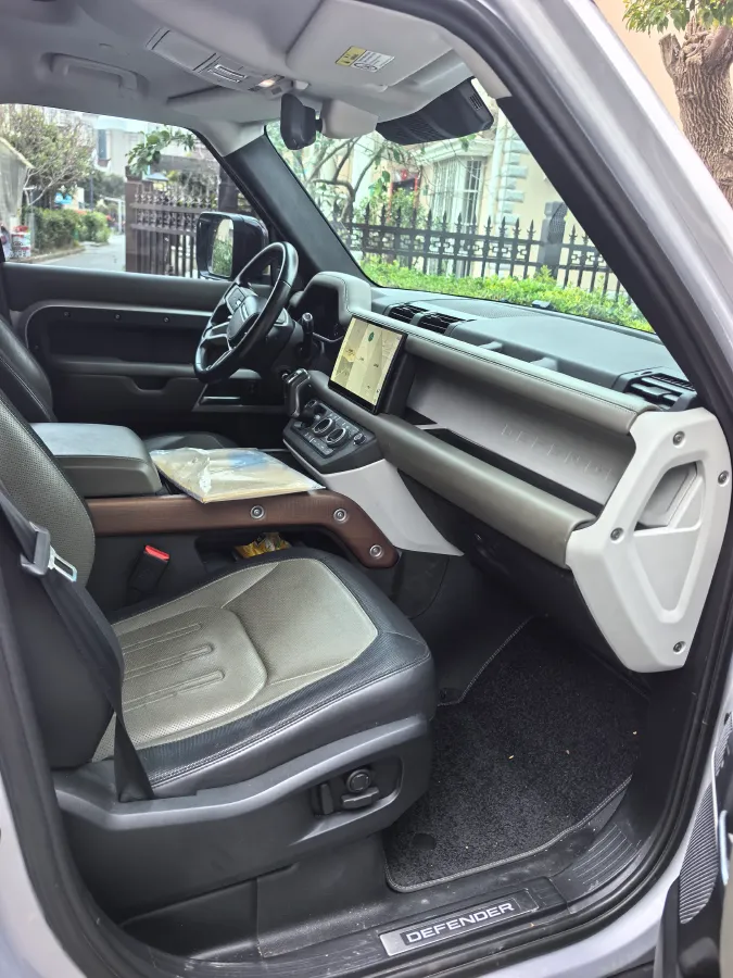 2022 Land Rover Defender 3.0T 400HP L6 8AT,autocango,china used car exporter,china ev exporter,chinese used car exporter,chinese used ev exporter