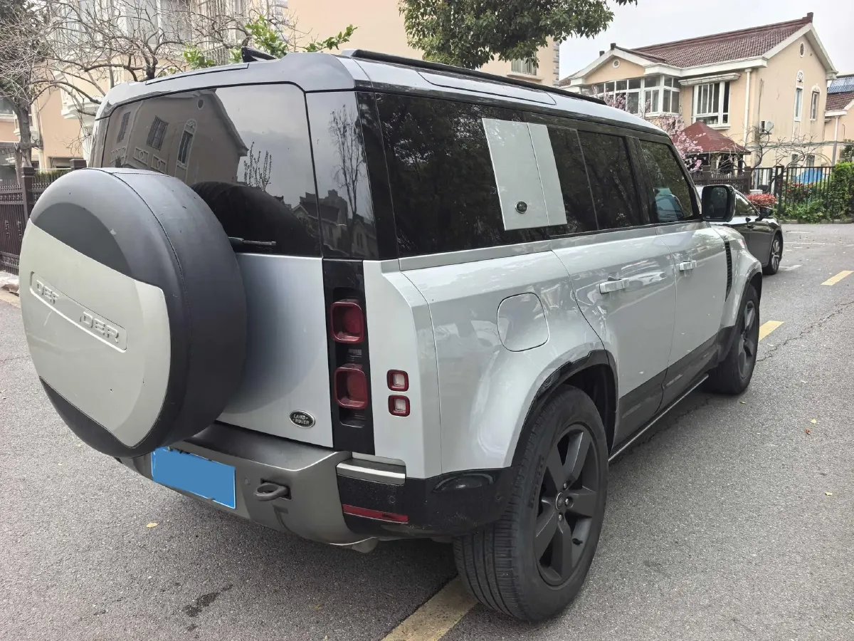 2022 Land Rover Defender 3.0T 400HP L6 8AT,autocango,china used car exporter,china ev exporter,chinese used car exporter,chinese used ev exporter