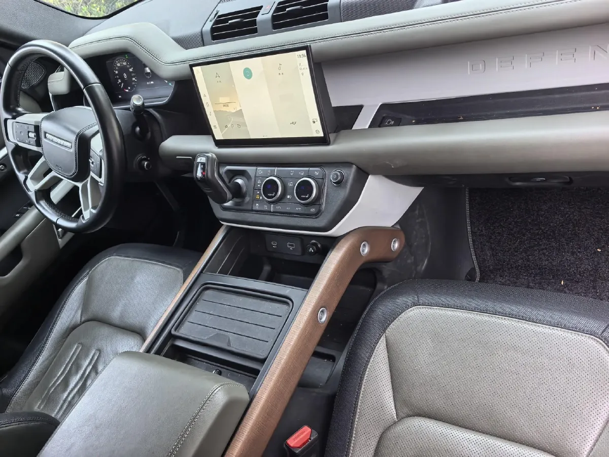 2022 Land Rover Defender 3.0T 400HP L6 8AT,autocango,china used car exporter,china ev exporter,chinese used car exporter,chinese used ev exporter