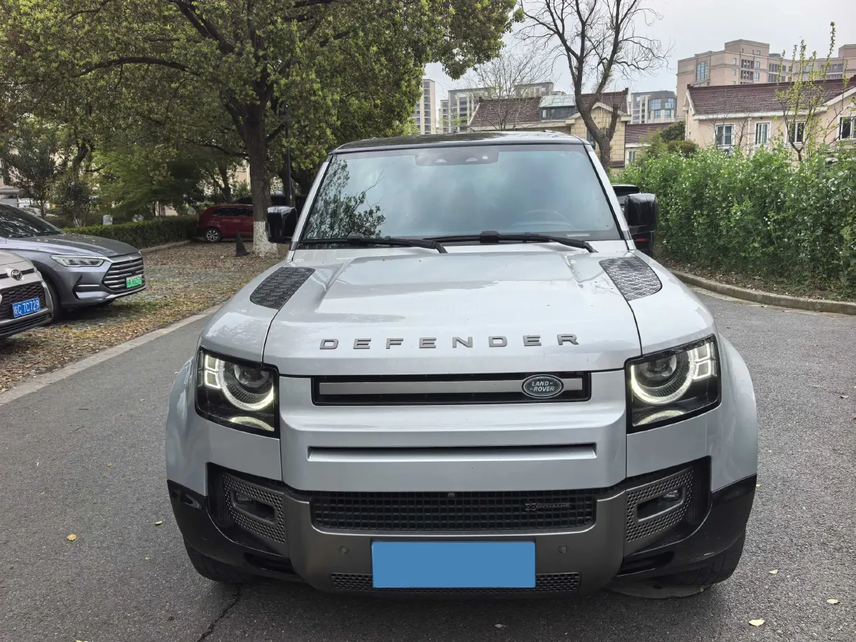 2022 Land Rover Defender 3.0T 400HP L6 8AT,autocango,china used car exporter,china ev exporter,chinese used car exporter,chinese used ev exporter