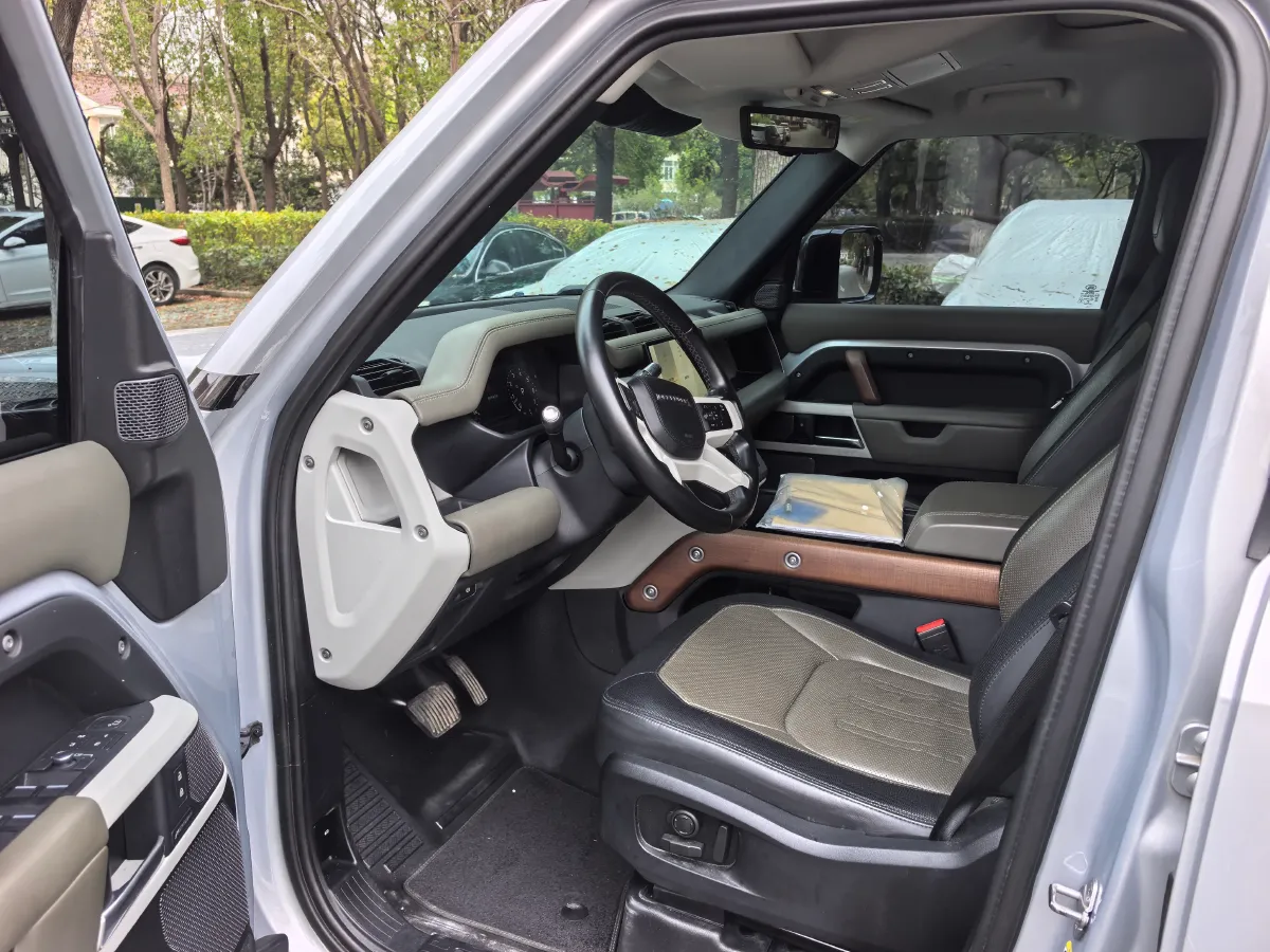 2022 Land Rover Defender 3.0T 400HP L6 8AT,autocango,china used car exporter,china ev exporter,chinese used car exporter,chinese used ev exporter