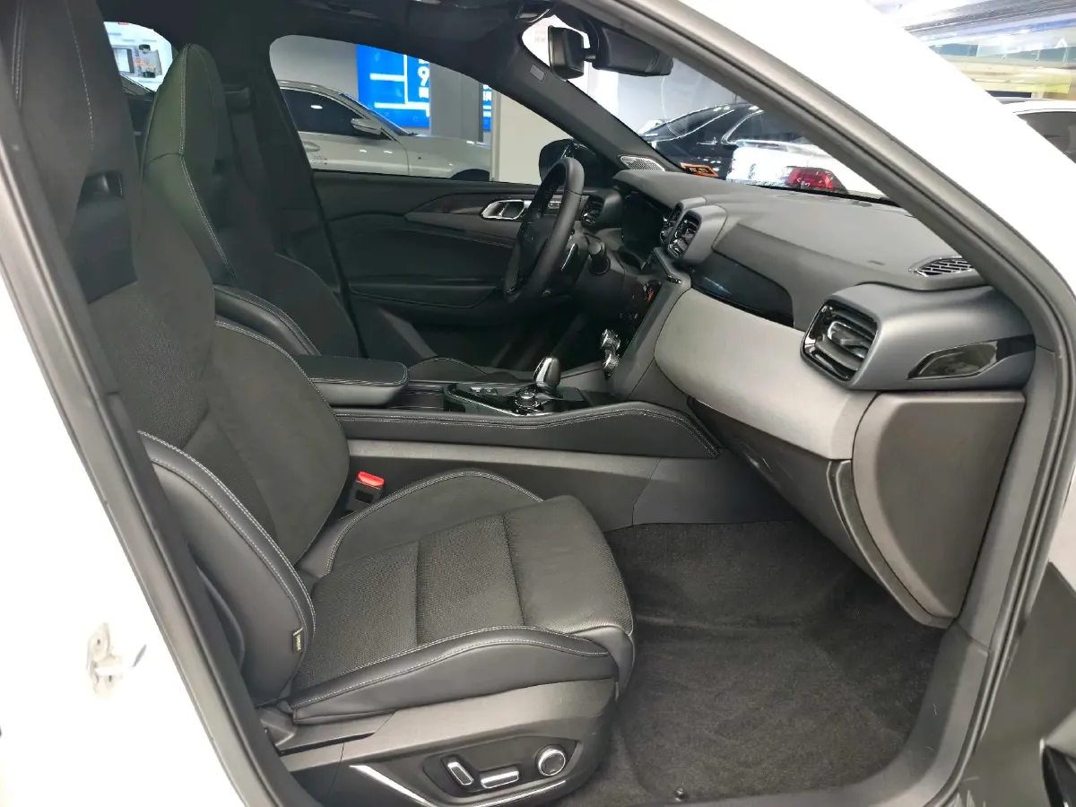 2022 LYNK&CO 03 2.0T 190HP L4 7DCT,autocango,china used car exporter,china ev exporter,chinese used car exporter,chinese used ev exporter