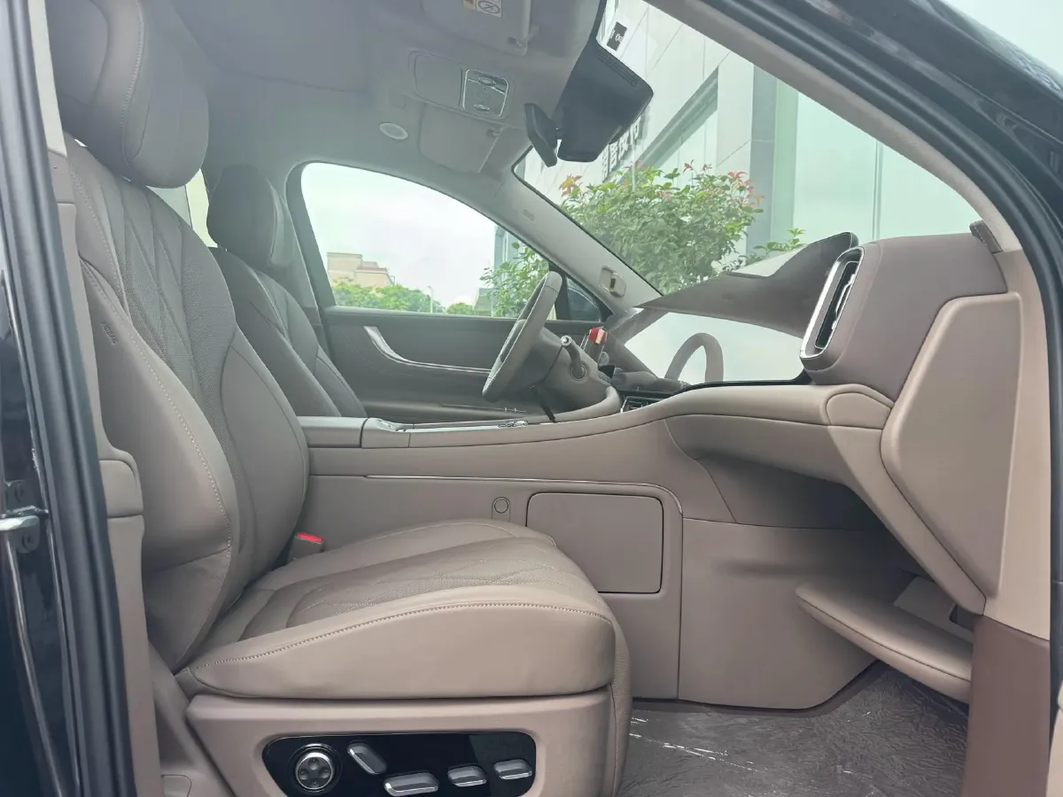 2024 AITO AITO M9 1.5T 152HP L4 REEV 42KWH,autocango,china used car exporter,china ev exporter,chinese used car exporter,chinese used ev exporter