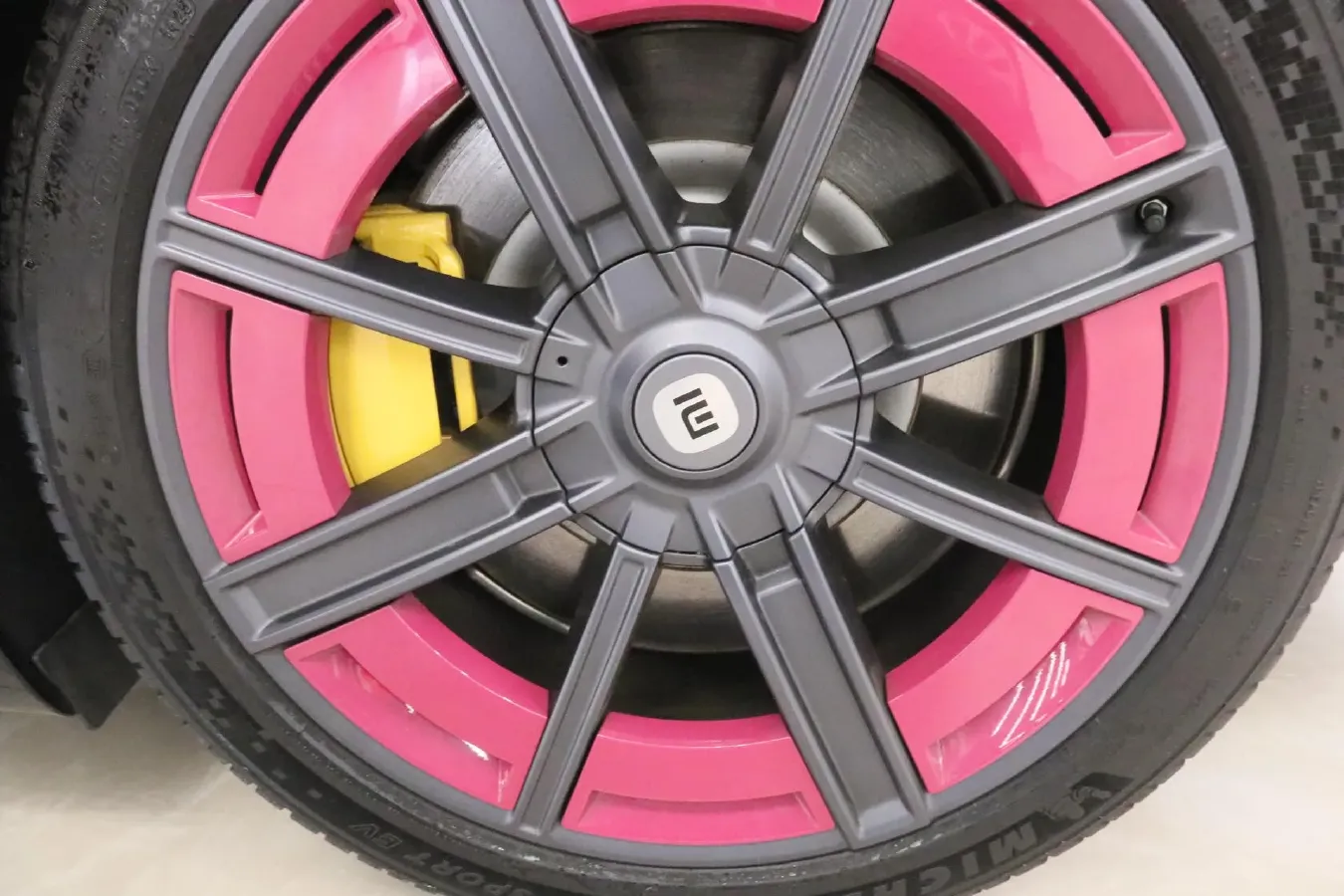 2024 MI SU7 BEV 101KWH,autocango,china used car exporter,china ev exporter,chinese used car exporter,chinese used ev exporter