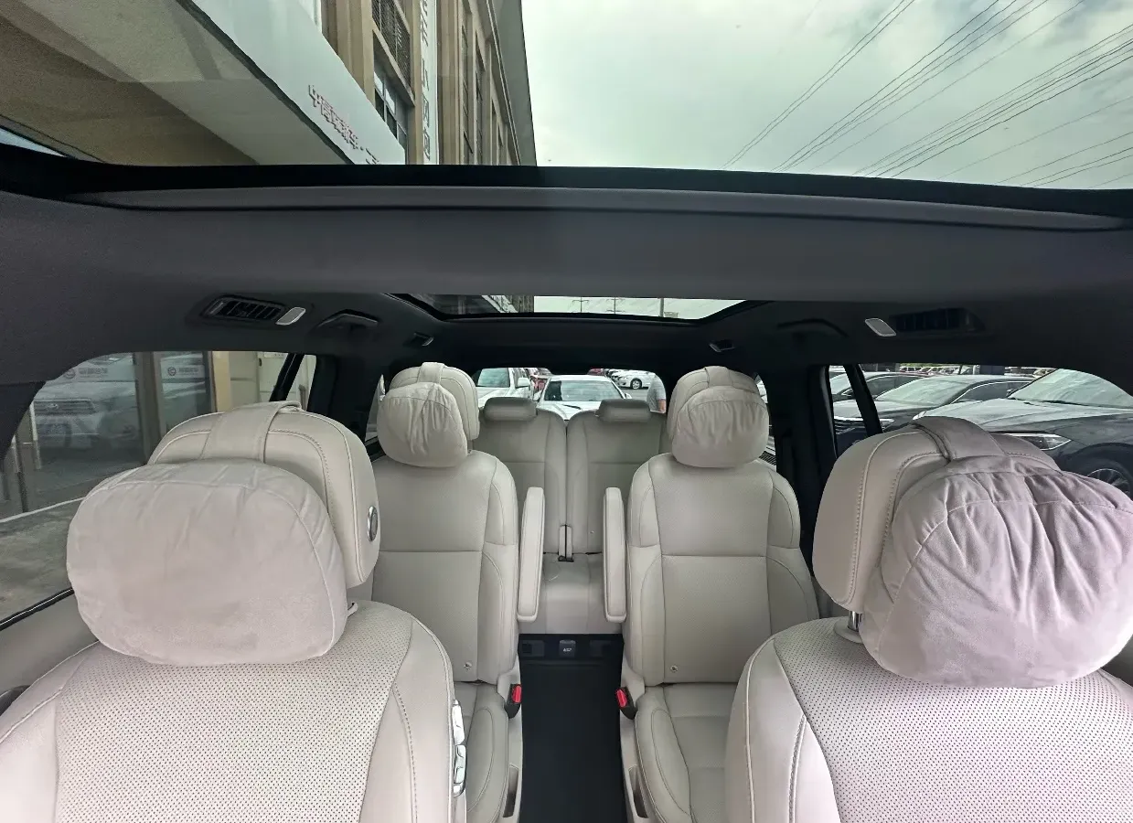 2024 Volvo S60 2.0T 197HP L4 7DCT,autocango,china used car exporter,china ev exporter,chinese used car exporter,chinese used ev exporter