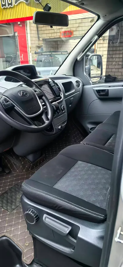 2019 MAXUS XinTu V80 2.0T 139HP L4 6MT,autocango,china used car exporter,china ev exporter,chinese used car exporter,chinese used ev exporter