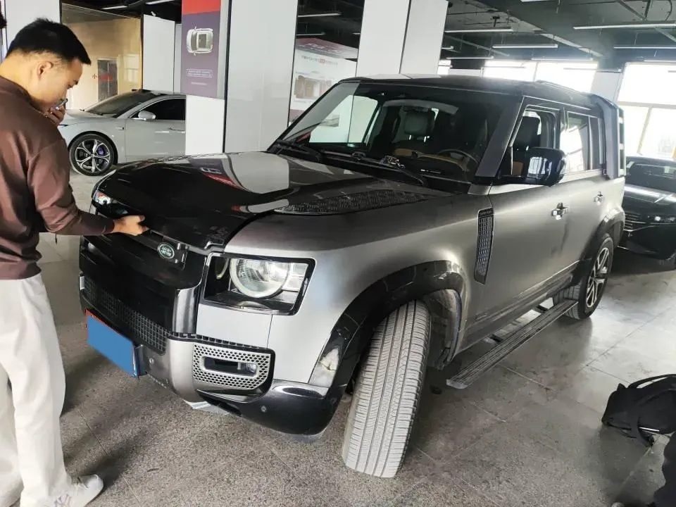 2021 Land Rover Defender 3.0T 400HP L6 8AT,autocango,china used car exporter,china ev exporter,chinese used car exporter,chinese used ev exporter