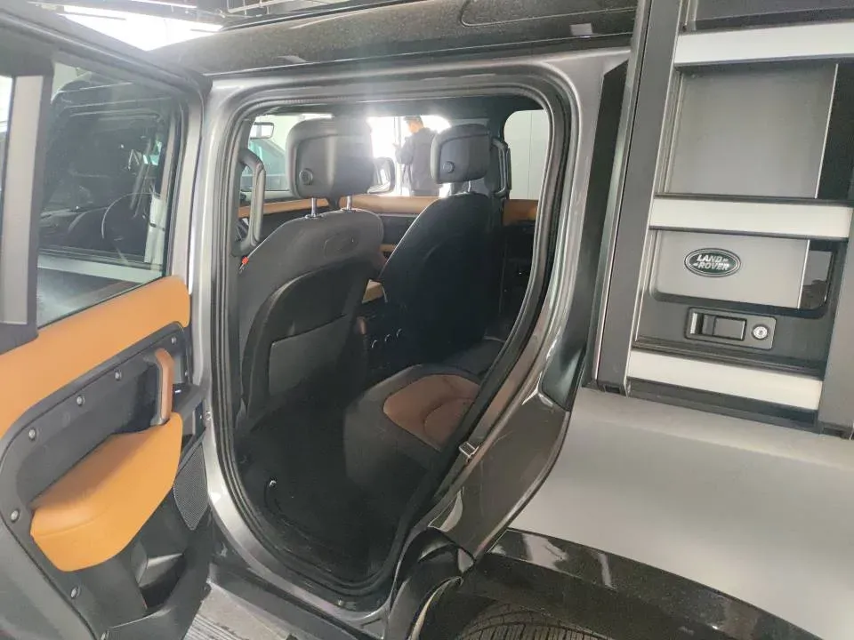 2021 Land Rover Defender 3.0T 400HP L6 8AT,autocango,china used car exporter,china ev exporter,chinese used car exporter,chinese used ev exporter