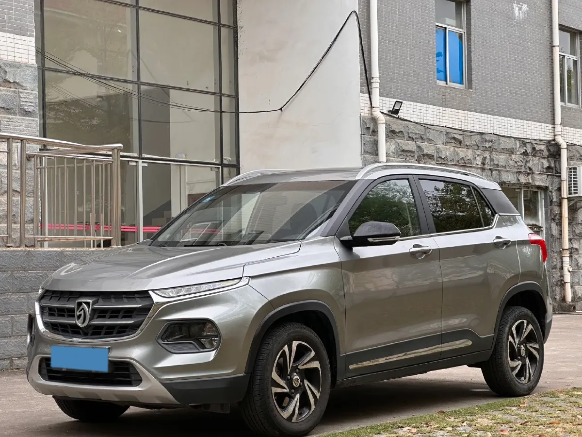 2017 HaiMa S5 Young Edition 1.6L 122HP L4 5MT,autocango,china used car exporter,china ev exporter,chinese used car exporter,chinese used ev exporter