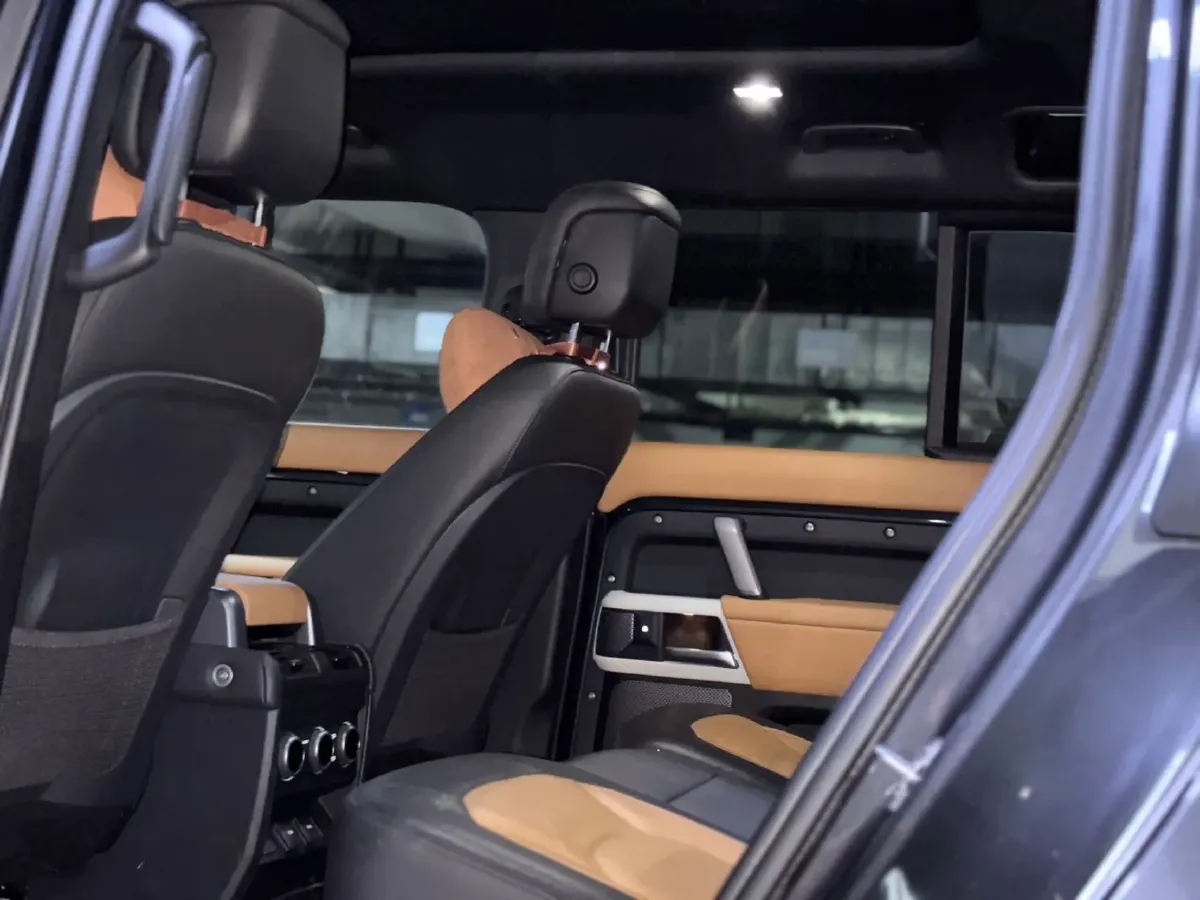 2024 Land Rover Defender 3.0T 400HP L6 8AT,autocango,china used car exporter,china ev exporter,chinese used car exporter,chinese used ev exporter