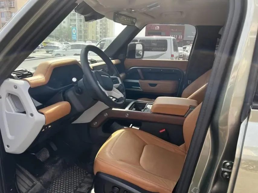 2025 Land Rover Defender 3.0T 400HP L6 8AT,autocango,china used car exporter,china ev exporter,chinese used car exporter,chinese used ev exporter