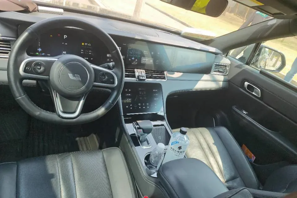 2020 Li ONE Range Extended 131HP REEV 40.5KWH,autocango,china used car exporter,china ev exporter,chinese used car exporter,chinese used ev exporter