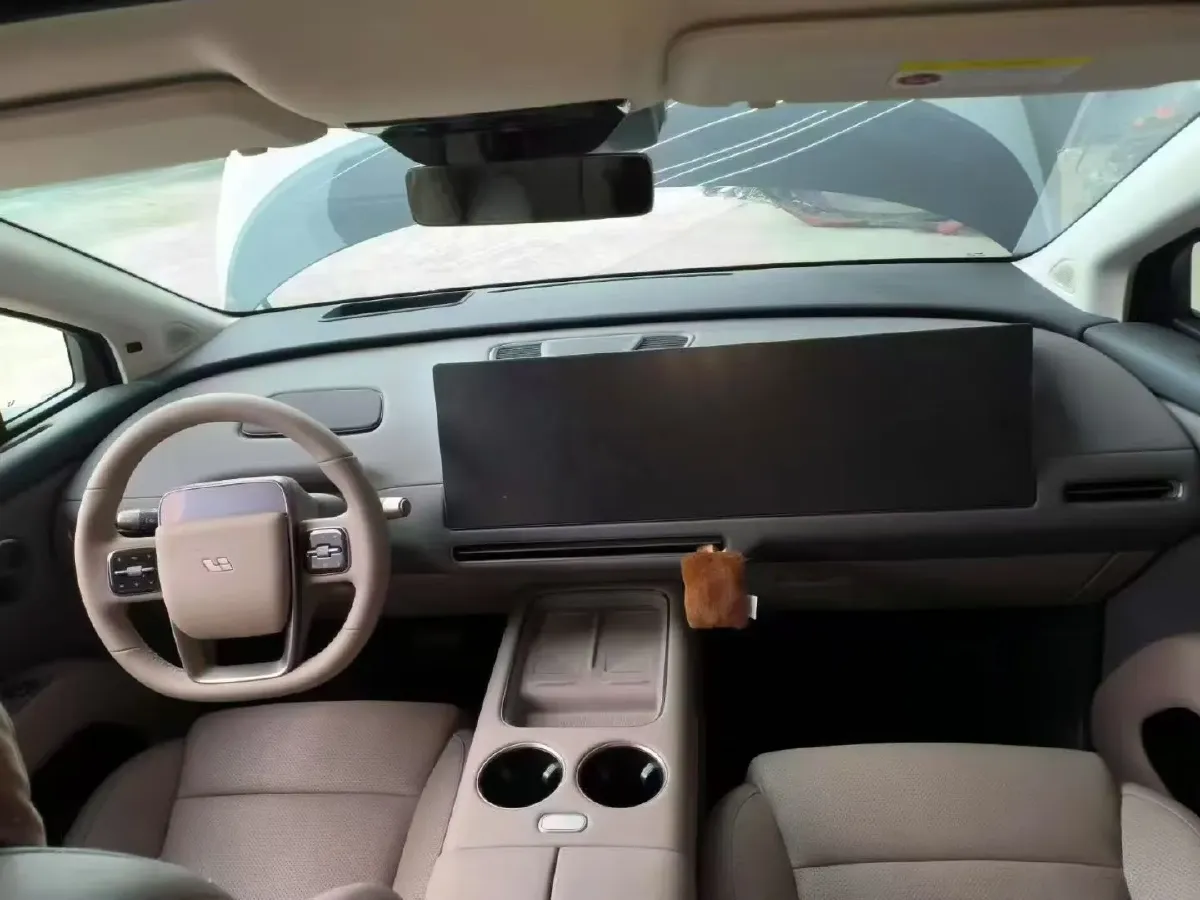 2025 Li i8 BEV,autocango,china used car exporter,china ev exporter,chinese used car exporter,chinese used ev exporter