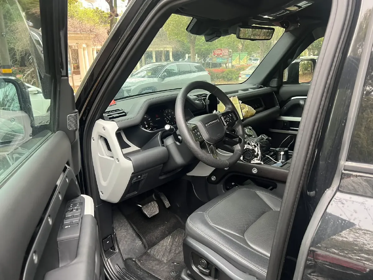 2023 Land Rover Defender 3.0T 400HP L6 8AT,autocango,china used car exporter,china ev exporter,chinese used car exporter,chinese used ev exporter