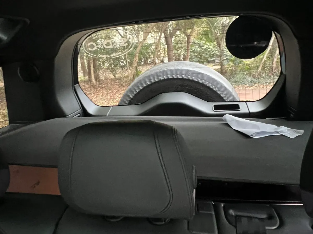 2023 Land Rover Defender 3.0T 400HP L6 8AT,autocango,china used car exporter,china ev exporter,chinese used car exporter,chinese used ev exporter