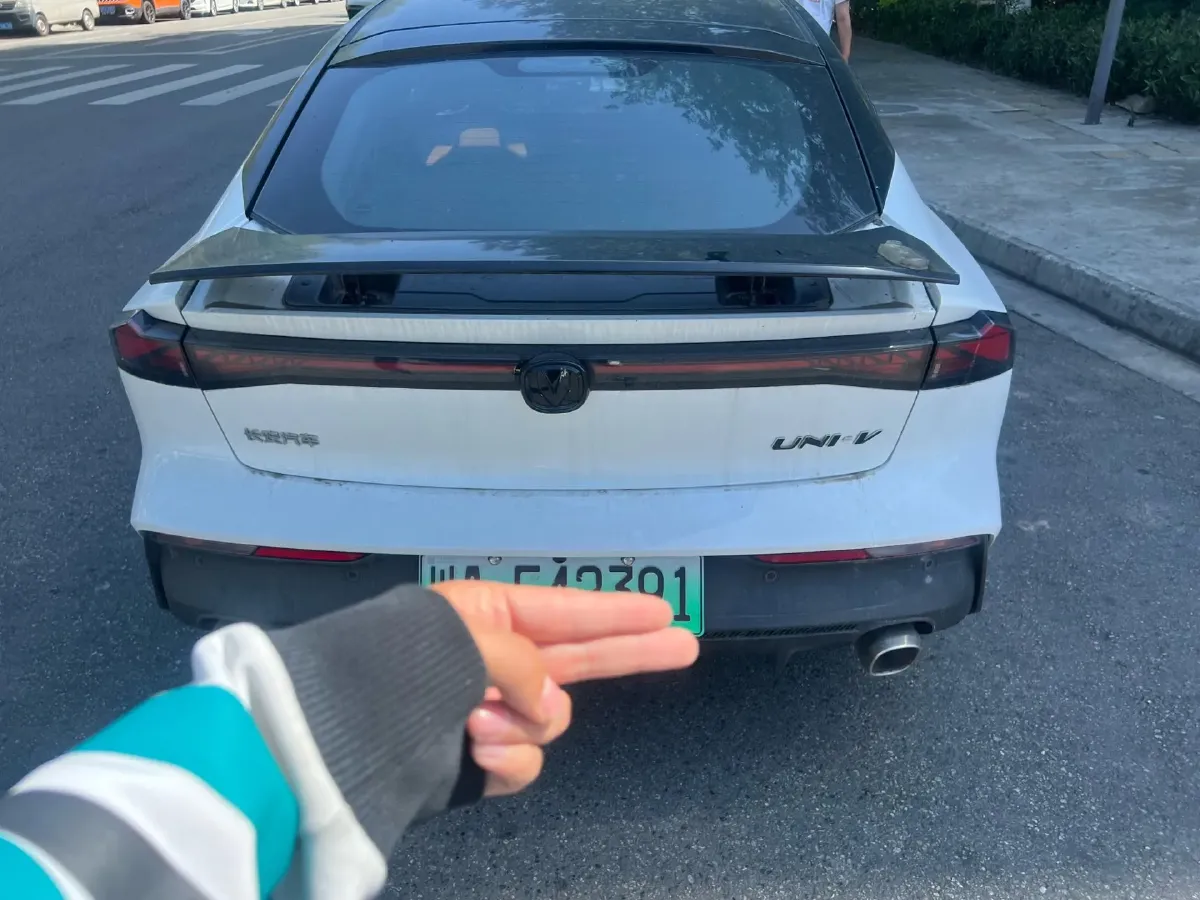 2023 ChangAn UNI-V iDD 1.5T 170HP L4 6TCT PHEV 18.4KWH,autocango,china used car exporter,china ev exporter,chinese used car exporter,chinese used ev exporter