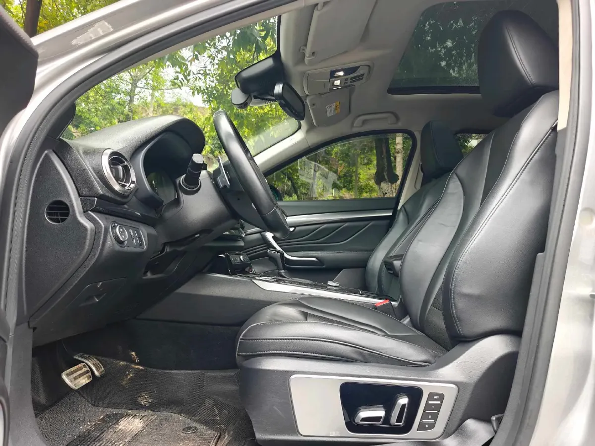 2017 WEY VV7 2.0T 234HP L4 7DCT,autocango,china used car exporter,china ev exporter,chinese used car exporter,chinese used ev exporter