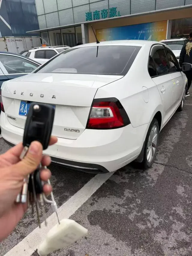 2019 Skoda Rapid Spaceback 1.5L 110HP L4 6AT,autocango,china used car exporter,china ev exporter,chinese used car exporter,chinese used ev exporter