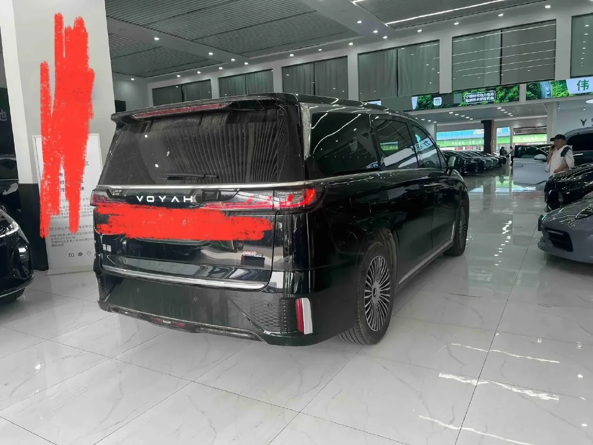 2025 Voyah Dream 1.5T 150HP L4 PHEV 41.7KWH,autocango,china used car exporter,china ev exporter,chinese used car exporter,chinese used ev exporter