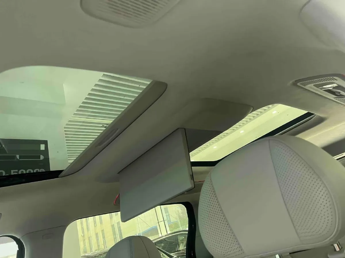 2025 Voyah Dream 1.5T 150HP L4 PHEV 41.7KWH,autocango,china used car exporter,china ev exporter,chinese used car exporter,chinese used ev exporter