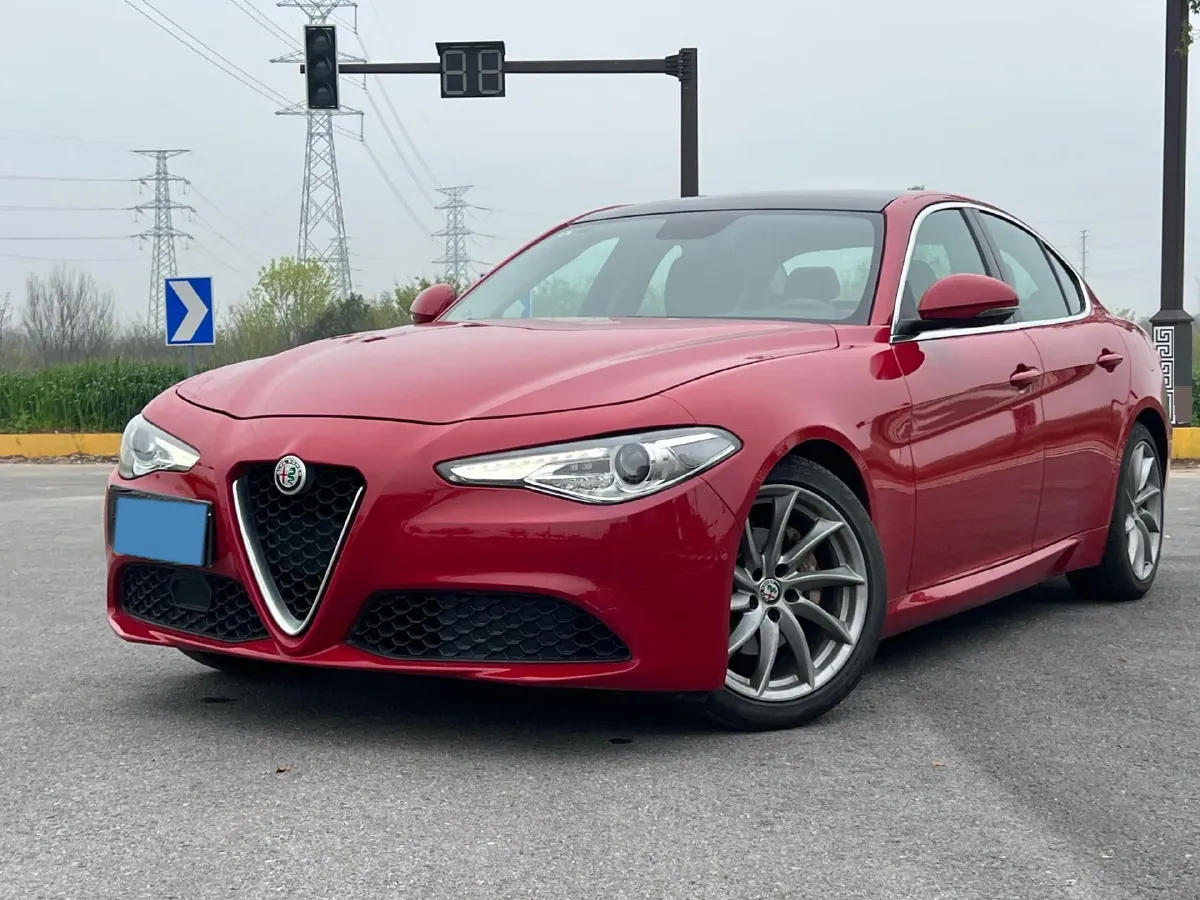 2017 Alfa Romeo Giulia 2.0T 200HP L4 8AT,autocango,china used car exporter,china ev exporter,chinese used car exporter,chinese used ev exporter