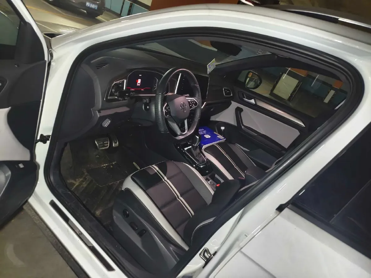 2023 Volkswagen T-Roc 1.5T 160HP L4 7DCT,autocango,china used car exporter,china ev exporter,chinese used car exporter,chinese used ev exporter