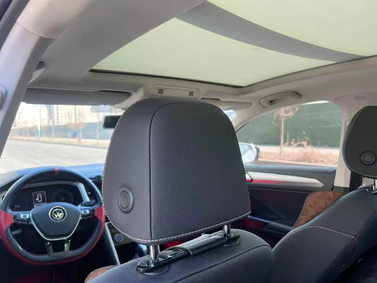 2022 Volkswagen T-Roc 1.4T 150HP L4 7DCT,autocango,china used car exporter,china ev exporter,chinese used car exporter,chinese used ev exporter