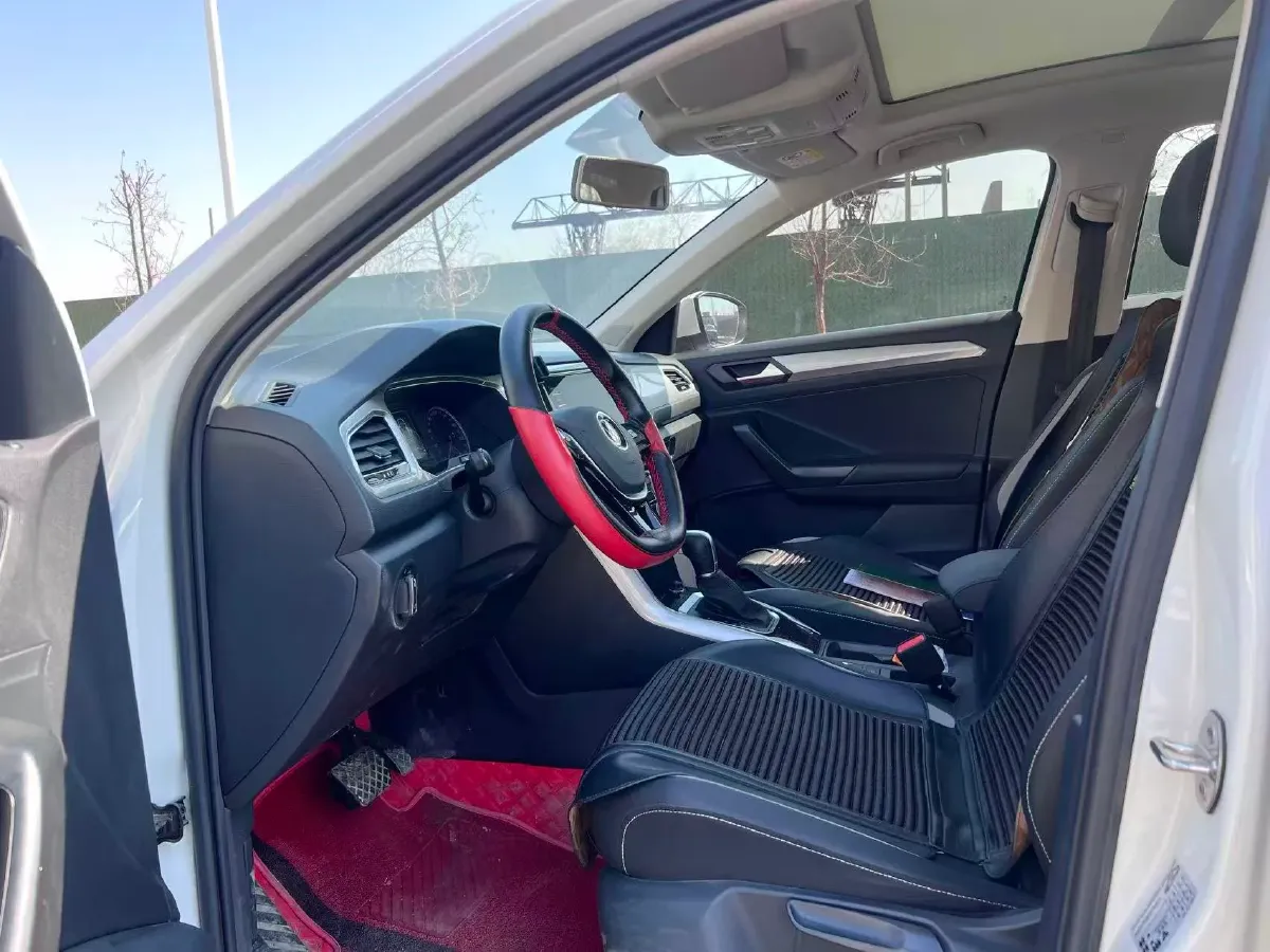 2022 Volkswagen T-Roc 1.4T 150HP L4 7DCT,autocango,china used car exporter,china ev exporter,chinese used car exporter,chinese used ev exporter