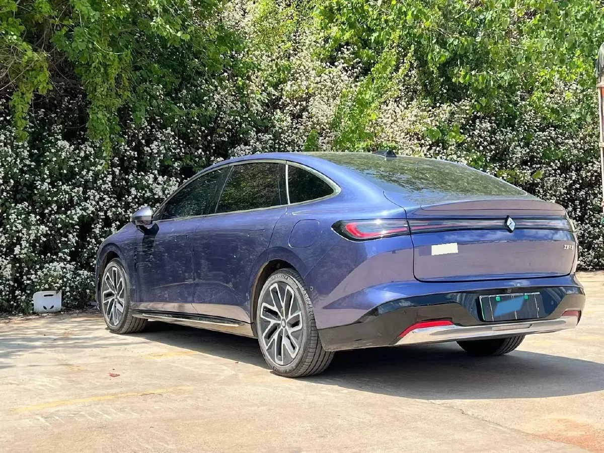 2025 BaoJun XiangJing 1.5T 143HP L4 1DHT PHEV,autocango,china used car exporter,china ev exporter,chinese used car exporter,chinese used ev exporter