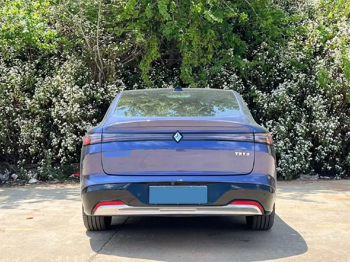 2025 BaoJun XiangJing 1.5T 143HP L4 1DHT PHEV,autocango,china used car exporter,china ev exporter,chinese used car exporter,chinese used ev exporter