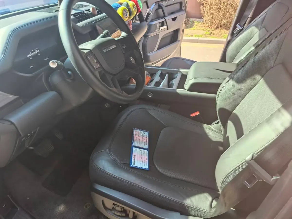 2024 Land Rover Defender 3.0T 400HP L6 8AT,autocango,china used car exporter,china ev exporter,chinese used car exporter,chinese used ev exporter