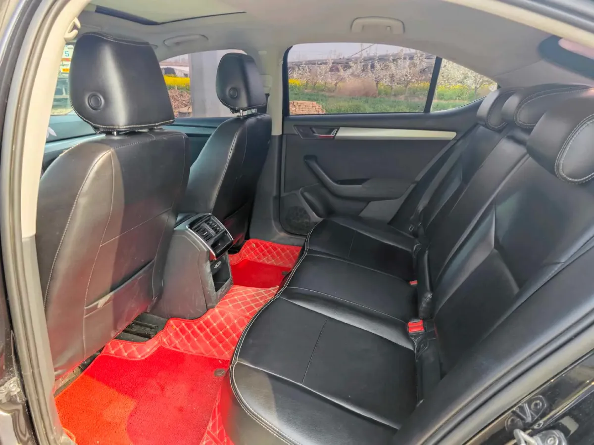 2018 Skoda Superb 1.8T 180HP L4 7DCT,autocango,china used car exporter,china ev exporter,chinese used car exporter,chinese used ev exporter