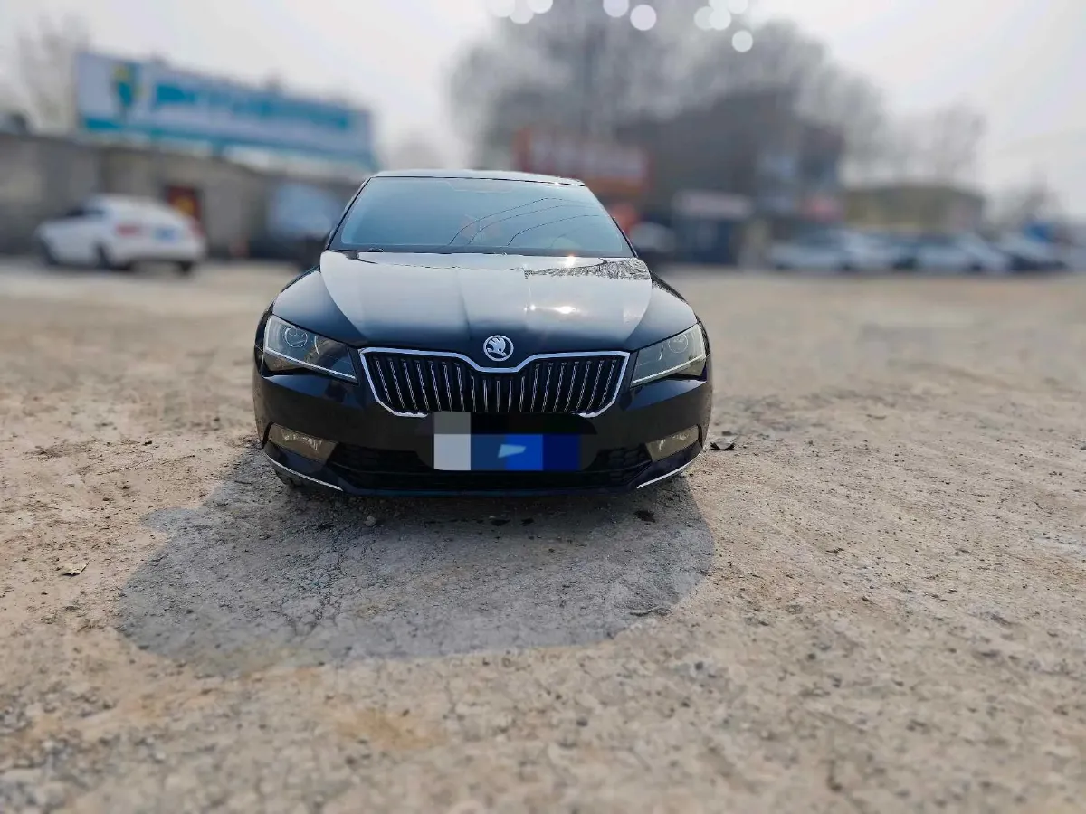 2018 Skoda Superb 1.8T 180HP L4 7DCT,autocango,china used car exporter,china ev exporter,chinese used car exporter,chinese used ev exporter