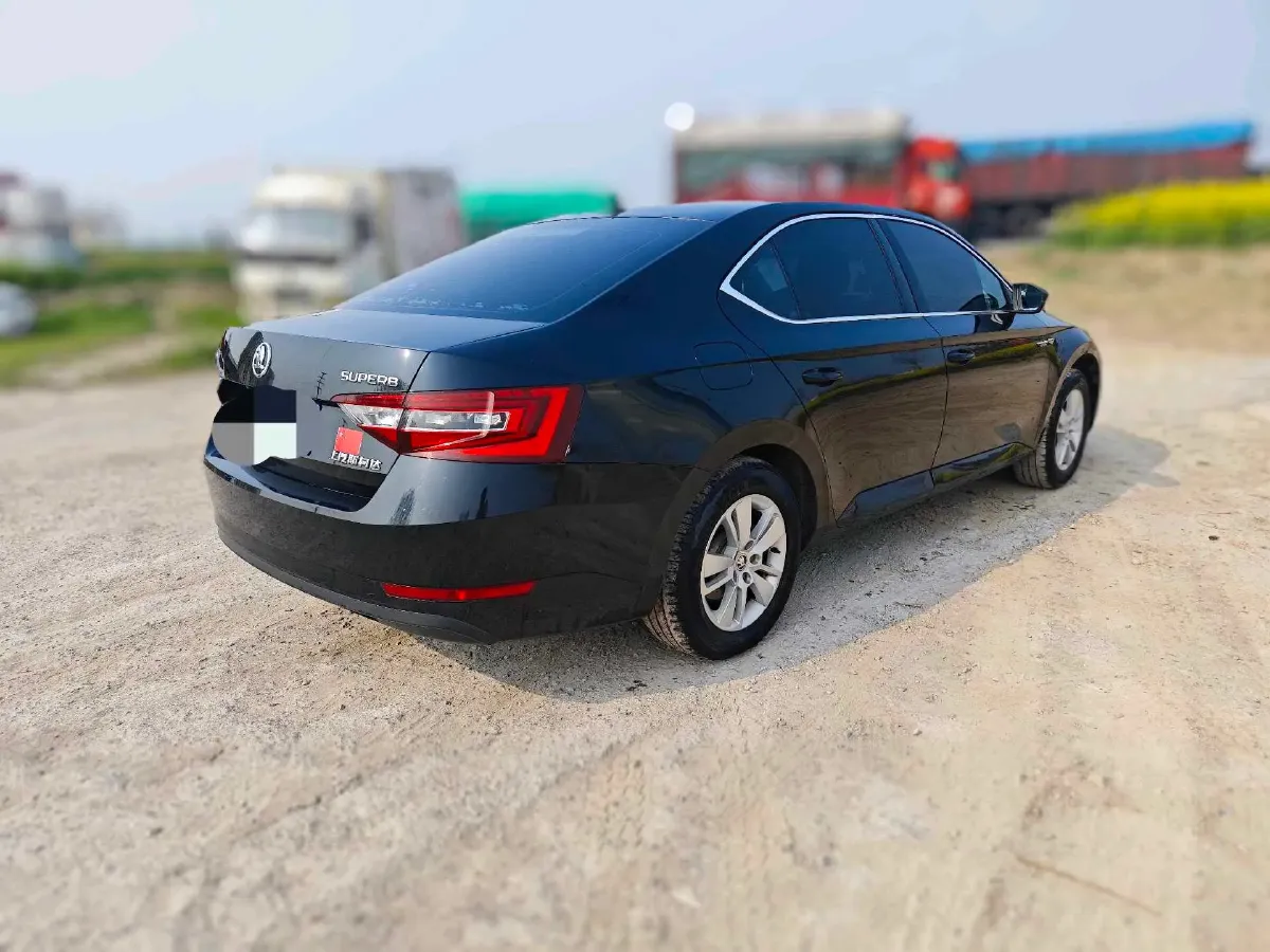 2018 Skoda Superb 1.8T 180HP L4 7DCT,autocango,china used car exporter,china ev exporter,chinese used car exporter,chinese used ev exporter