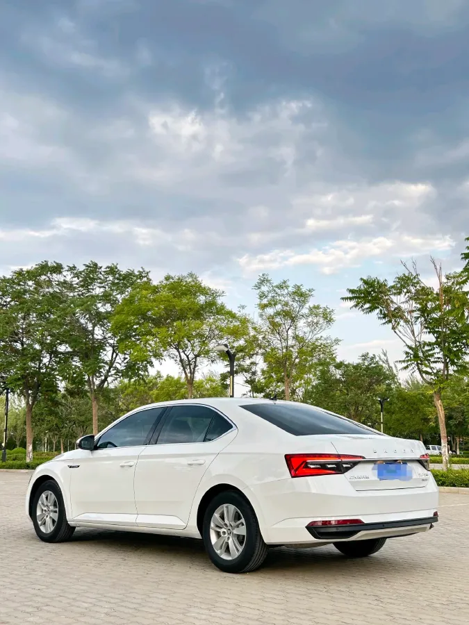 2021 Skoda Superb 1.4T 150HP L4 7DCT,autocango,china used car exporter,china ev exporter,chinese used car exporter,chinese used ev exporter
