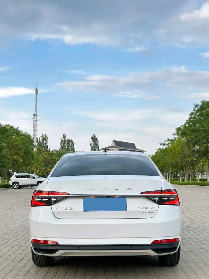 2021 Skoda Superb 1.4T 150HP L4 7DCT,autocango,china used car exporter,china ev exporter,chinese used car exporter,chinese used ev exporter