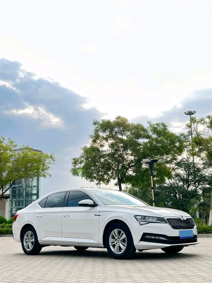 2021 Skoda Superb 1.4T 150HP L4 7DCT,autocango,china used car exporter,china ev exporter,chinese used car exporter,chinese used ev exporter