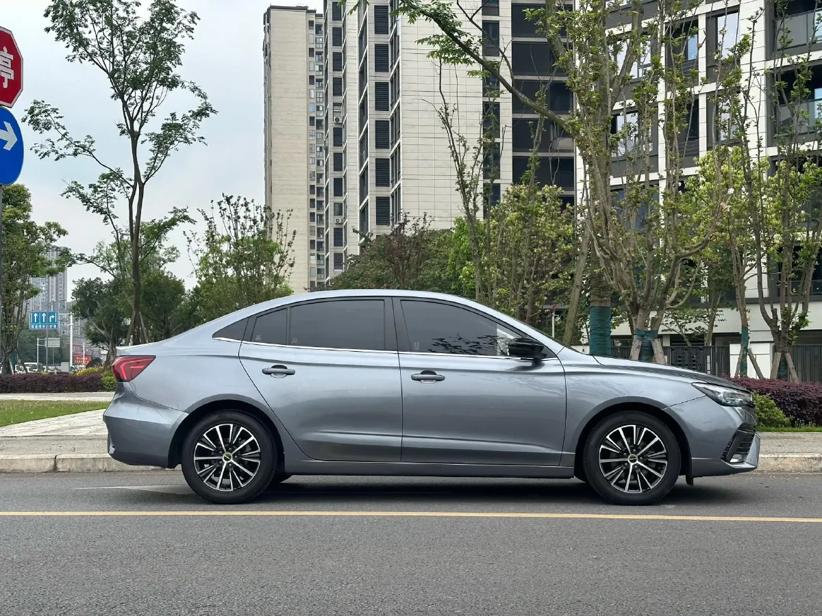 2021 Roewe i5 1.5L 120HP L4 5MT,autocango,china used car exporter,china ev exporter,chinese used car exporter,chinese used ev exporter