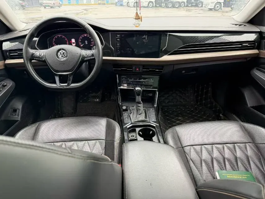 2020 Volkswagen Passat 2.0T 186HP L4 7DCT,autocango,china used car exporter,china ev exporter,chinese used car exporter,chinese used ev exporter