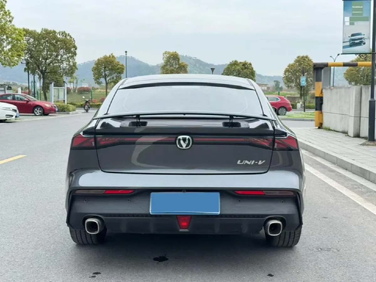 2024 ChangAn UNI-V 1.5T 188HP L4 7DCT,autocango,china used car exporter,china ev exporter,chinese used car exporter,chinese used ev exporter